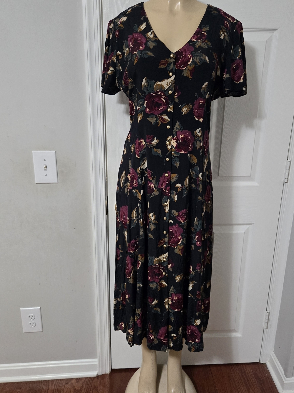 Caroline Wells Black Floral Button-Front Midi Dress with Burgundy Rose Print